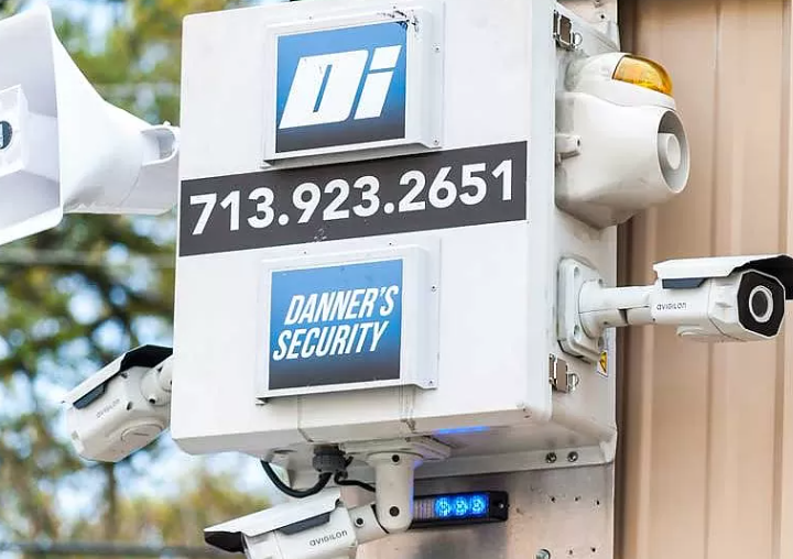 MOUNTED SECURITY CAMERA